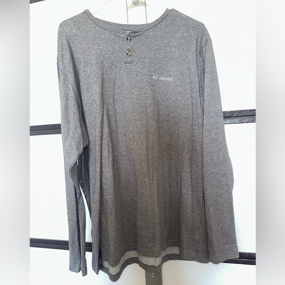 Columbia Men's Gray Long Sleeve Shirt